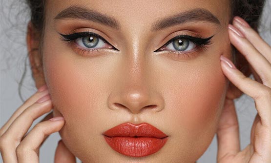 آموزش تصویری کشیدن خط چشم برای دختر خانم ها