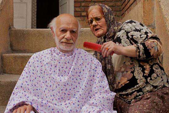 بازیگر مشهور سینما در لباس زنانه! عکس