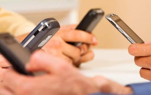 ۱۰ رفتار نامناسب هنگام استفاده از تلفن همراه