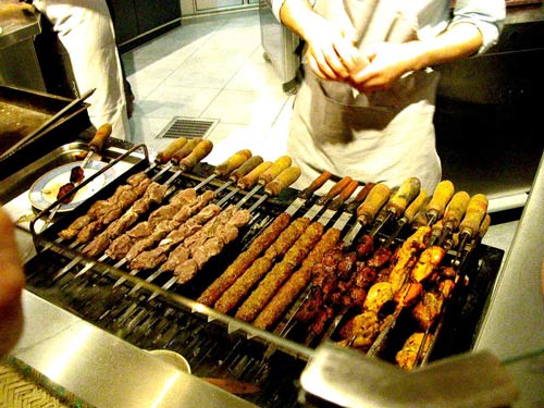 عکس عجیب و دیدنی یک مرد بعد از خوردن کباب!