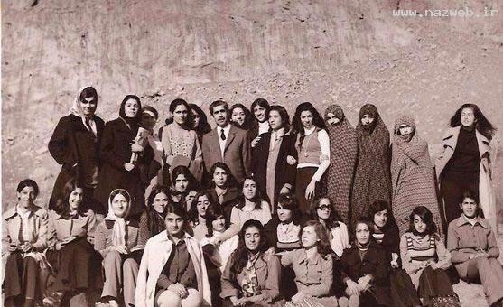 تصویری از دختران بی حجاب با استادشان