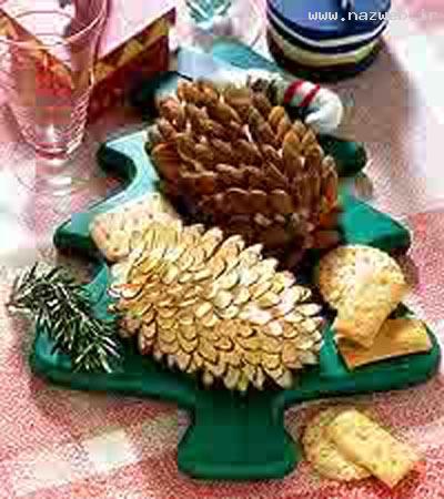 طرز تهیه توپ پنیری و بادام به شکل میوه درخت کاج