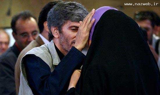 بوسه عاشقانه این زن در ملا عام در تهران (عکس)