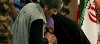 بوسه عاشقانه این زن در ملا عام در تهران (عکس)