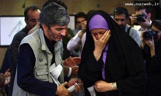 بوسه عاشقانه این زن در ملا عام در تهران (عکس)