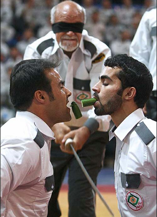 عکس های دیدنی حرکات عجیب یک پیرمرد ایرانی