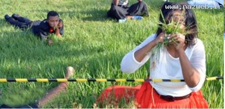 حرکت عجیب و احمقانه زنی برای رسیدن به خدا!عکس حرکت عجیب و احمقانه زنی برای رسیدن به خدا!عکس