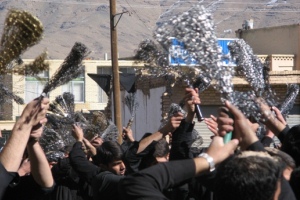 جنجال عزاداری با زنجیر تیغدار در خمینی شهر! عکس جنجال عزاداری با زنجیر تیغدار در خمینی شهر! عکس