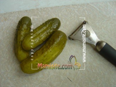 آموزش تصویری تزئین خیارشور به شکل گل