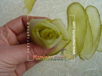آموزش تصویری تزئین خیارشور به شکل گل