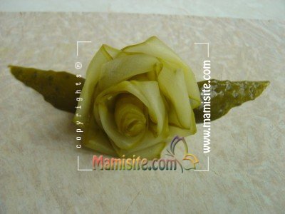آموزش تصویری تزئین خیارشور به شکل گل