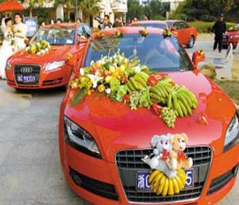 عکس های جالب از خنده دارترین تزیین ماشین عروس