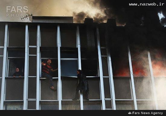 تصاویر تکان‌ دهنده سقوط این زن از ساختمان آتش گرفته