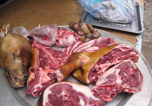 فروش عجیب نوعی گوشت بعنوان محبوبترین غذا! عکس