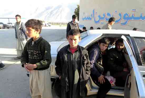 دستگیری دیدنی 48 افغانی پنهان شده در4 خودرو! 