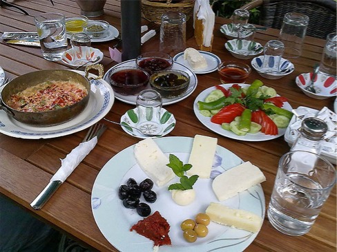 صبحانه های خوردنی از ۵۰ نقطه دنیا با تصاویر صبحانه های خوردنی از ۵۰ نقطه دنیا با تصاویر