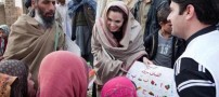 خالکوبی شعر فارسی روی دست آنجلیناجولی(عکس)