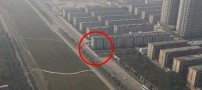 ساختمانی که وسط خیابان بنا شده است!!! + (عکس)