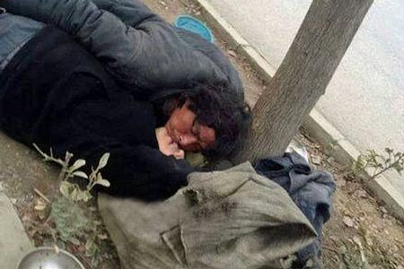 عمل شرم آور این آقا از مرد جوان در ملأعام !! +عکس