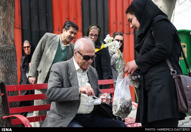 جمع آوری داوطلبانه ته سیگارها در تهران + تصاویر