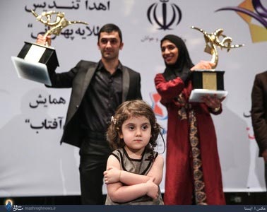  بازیگوشی های دختر جذاب آقای ظریف (+عکس)