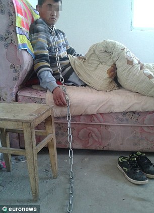 تنبیه این پسر به خاطر تکالیف! (+عکس)