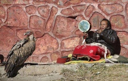 عجیب ترین مراسم دلخراش تدفین در دنیا +(تصاویر)
