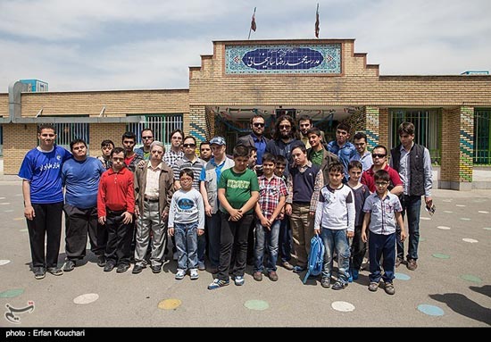 تصاویر کنسرت بنیامین بهادری در مدرسه استثنایی