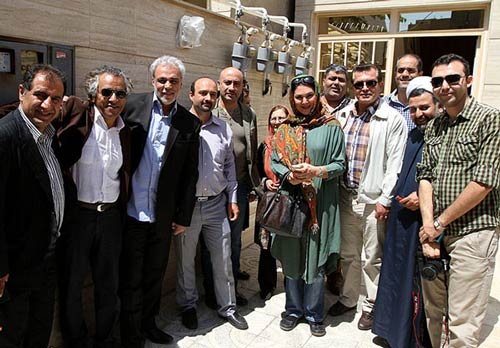تصاویر تلاش بازیگران و ورزشکاران برای نجات جوان اعدامی 