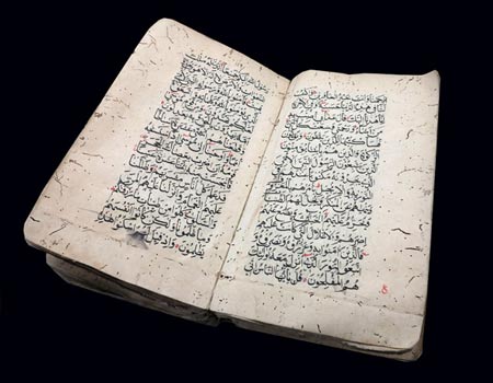 قرآن دست نویس با قدمتی بالا (+تصویر)