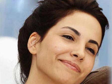 عکس های دنیز در سریال کوزی گونی + بیوگرافی