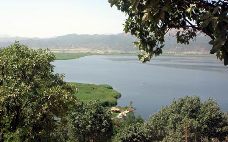 آشنایی با 12دریاچه شگفت انگیز و زیبای ایران +تصاویر