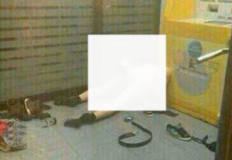 رابطه نامشروغ زن و شوهر کنار دستگاه خود پرداز عکس