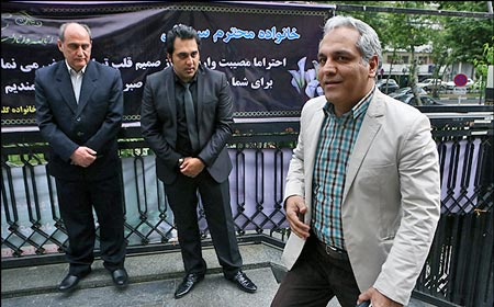 تصاویر بازیگران در مراسم ختم تهیه کننده ساعت خوش 