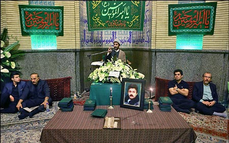 تصاویر بازیگران در مراسم ختم تهیه کننده ساعت خوش 