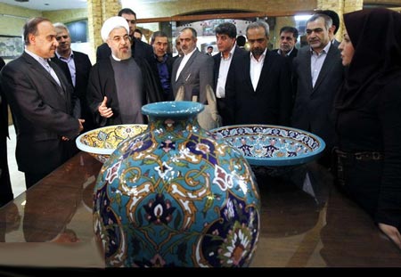 قالی بافی حسن روحانی! + (تصاویر)