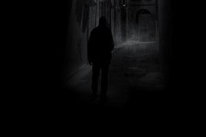 آزار و اذیت این جوان 18 ساله در تاریکی شب آزار و اذیت این جوان 18 ساله در تاریکی شب