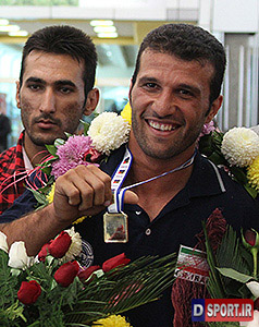 اینجا ایران ! جایی که قهرمان جهان فلافل می فروشد!+ تصاویر