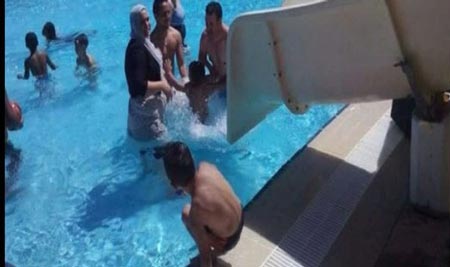 جنجال ورود یک زن محجبه مسلمان به استخر آقایان! + (عکس)