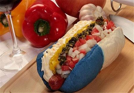 تصاویری دیدنی از هات‌داگ‌های برزیلی با 7 رنگ 7 تیم جام جهانی!!! 