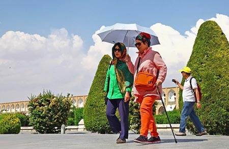تصاویری دیدنی از گردشگران خارجی در اصفهان تصاویری دیدنی از گردشگران خارجی در اصفهان