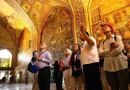 تصاویری دیدنی از گردشگران خارجی در اصفهان تصاویری دیدنی از گردشگران خارجی در اصفهان