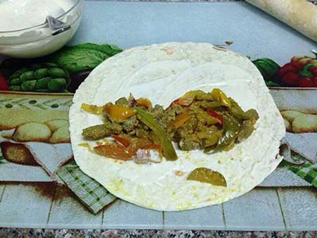 طرز تهیه ی ساندویچ شاورما مکزیکی + تصاویر