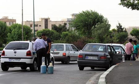 عجیب ترین روش فروش بنزین در تهران + (عکس)