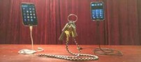 شناور شدن تلفن همراه در هوا با شارژر جادویی!! +(عکس)