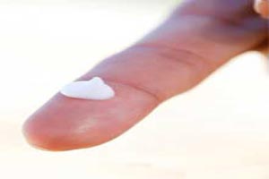 روش صحیح استفاده از کرم ضد آفتاب روش صحیح استفاده از کرم ضد آفتاب
