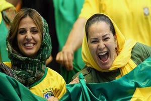ورود یواشکی دختران ایرانی به استادیوم آزادی + عکس ورود یواشکی دختران ایرانی به استادیوم آزادی + عکس