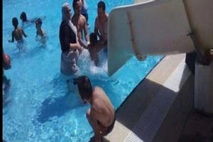 جنجال ورود یک زن محجبه مسلمان به استخر آقایان! + (عکس)