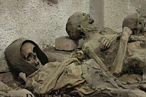 جذب توریست با نمایش جسد مردگان!! +تصاویر( +14) جذب توریست با نمایش جسد مردگان!! +تصاویر( +14)