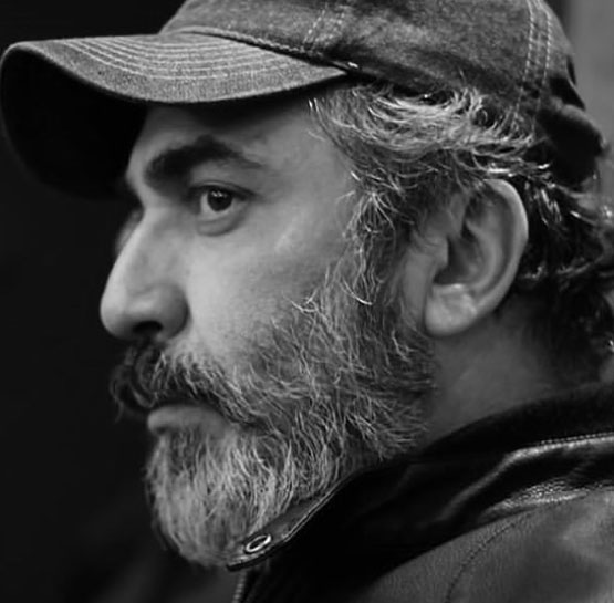 بیوگرافی سیامک انصاری؛ از طنز ماندگار تا حاشیه‌های فرهنگی اخیر